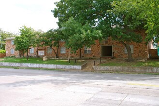 Ponderosa Apartments in Dallas, TX - Foto de edificio - Building Photo