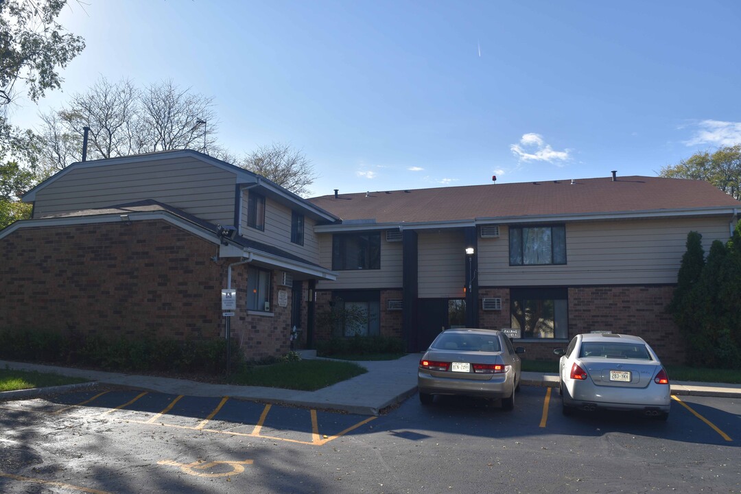 Apple Lane Low/Income Family Housing in Milwaukee, WI - Foto de edificio