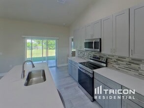 248 Wayne Rd in Rotonda West, FL - Building Photo - Building Photo