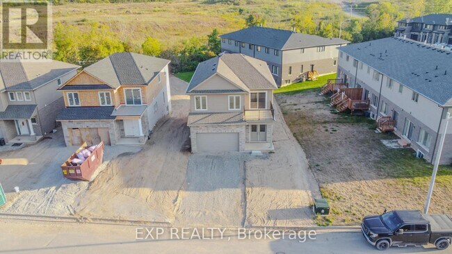 22 Willson Dr in Thorold, ON - Building Photo - Building Photo