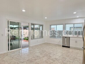 8181 Elston Pl in San Diego, CA - Building Photo - Building Photo