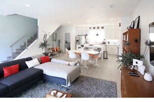 6068 W Studio Ct in Los Angeles, CA - Building Photo