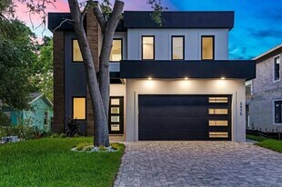 2475 Bay St in Sarasota, FL - Building Photo