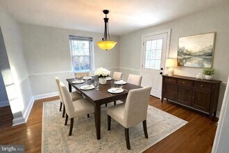 46 Wayfield Rd in Springfield, PA - Foto de edificio - Building Photo