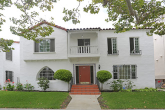 221 S Arnaz Dr in Beverly Hills, CA - Building Photo - Building Photo