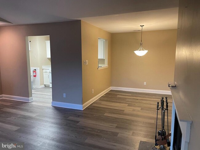 412 Atlanta Court in Washington Township, NJ - Building Photo - Building Photo