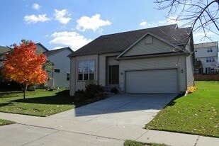 6021 Sandstone Dr in Madison, WI - Building Photo