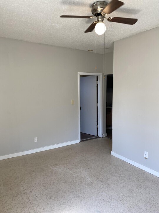 102 E H St, Unit L6 in Elizabethton, TN - Building Photo