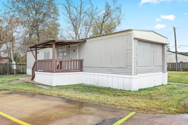 2222 N Austin Ave in Pearland, TX - Building Photo - Building Photo