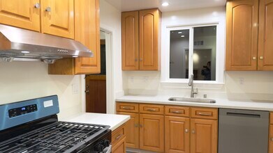 1632 Albemarle Way in Burlingame, CA - Building Photo - Building Photo