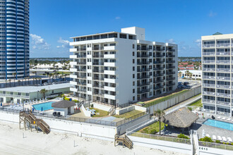 Sandpoint in Daytona Beach, FL - Building Photo - Building Photo