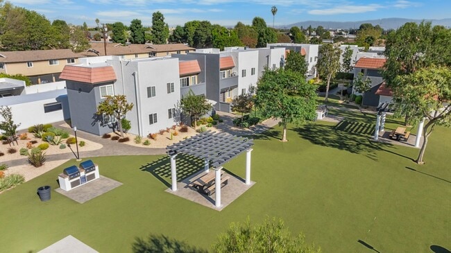 Solara Apartment Homes in Garden Grove, CA - Building Photo - Building Photo