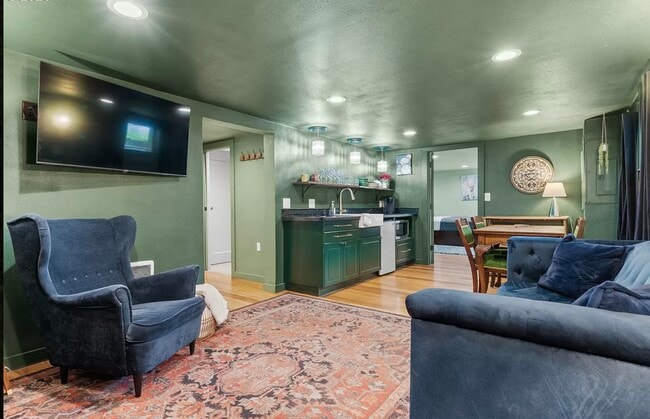 4427 SE Ramona St, Unit Lower Unit in Portland, OR - Foto de edificio - Building Photo