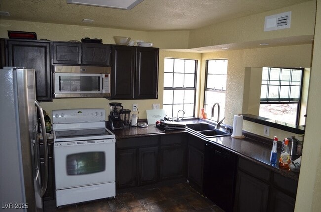 property at 2805 Tortoise Ct