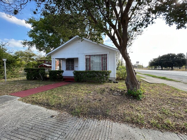 230 Hosack Ave in San Antonio, TX - Foto de edificio - Building Photo