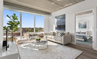 656 W Sheridan Rd, Unit 734 -605 in Chicago, IL - Building Photo