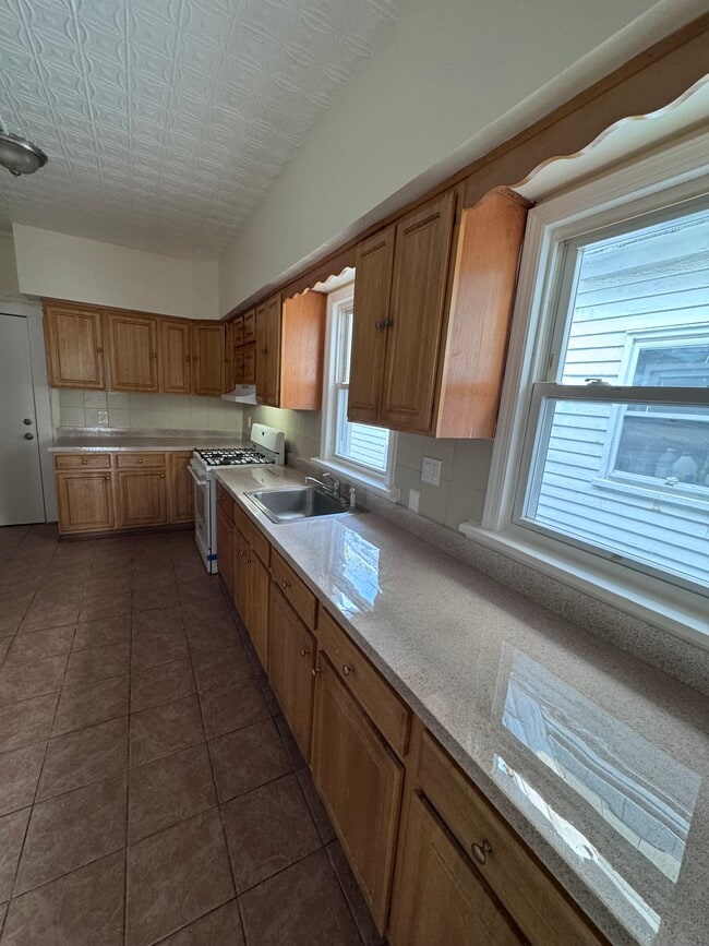 212 Park Ave, Unit 2