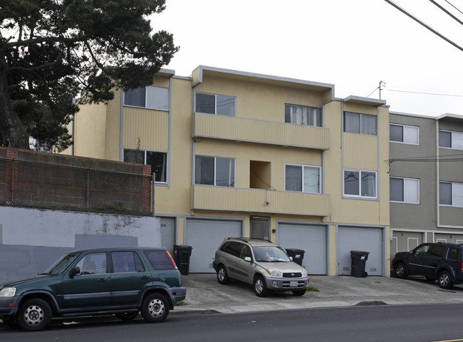 1309 Brunswick St in Daly City, CA - Building Photo - Building Photo