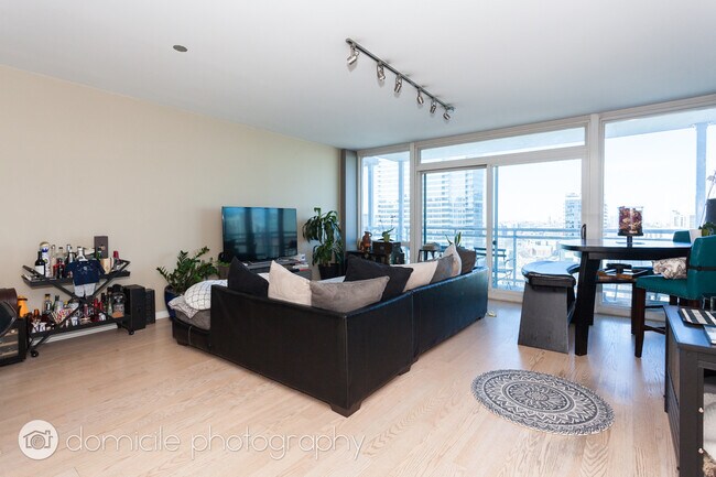 757 N Orleans St, Unit 1205 in Chicago, IL - Building Photo - Building Photo