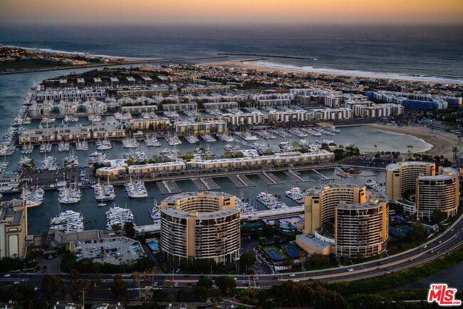 4267 Marina City Dr in Marina Del Rey, CA - Building Photo - Building Photo