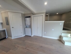 77 Harbor View Ave, Unit B in Winthrop, MA - Foto de edificio - Building Photo