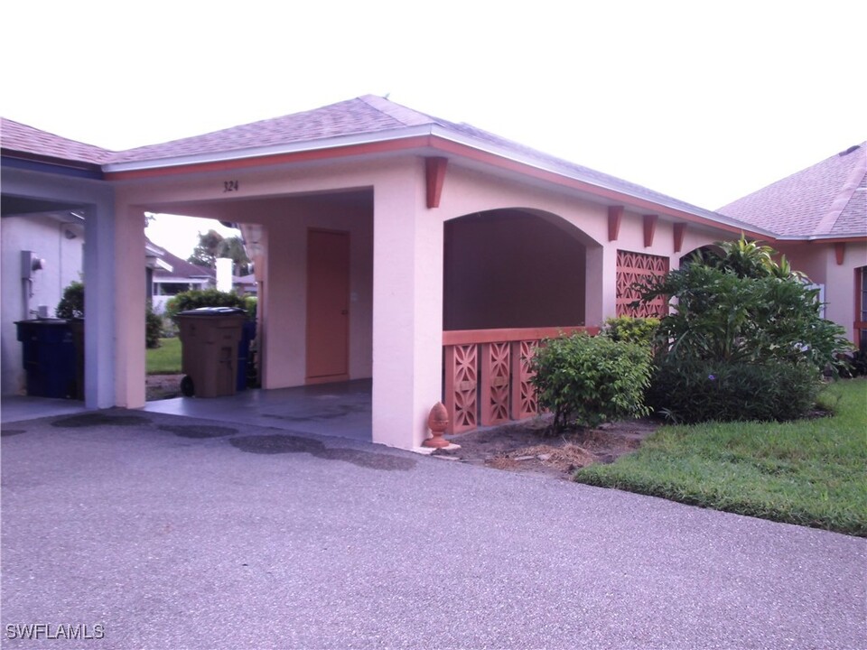 324 Joel Blvd in Lehigh Acres, FL - Building Photo