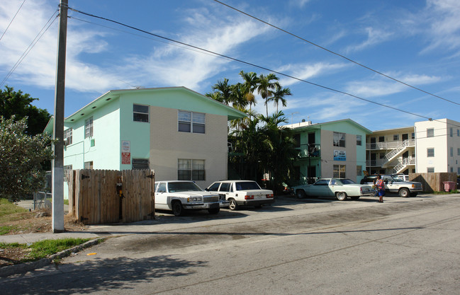 1246 NW 58th Ter in Miami, FL - Foto de edificio - Building Photo