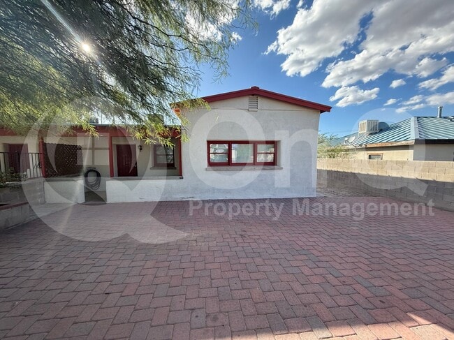 property at 421 W 18th St