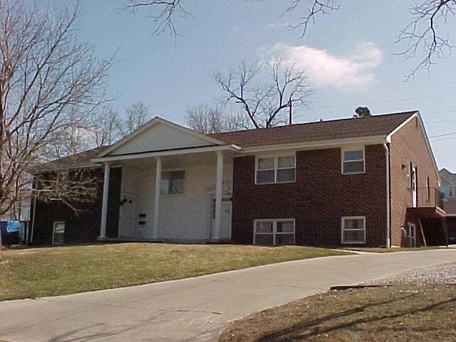 727 4th St in Nevada, IA - Building Photo