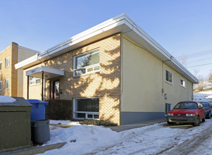 2423 17A St SW in Calgary, AB - Building Photo - Building Photo