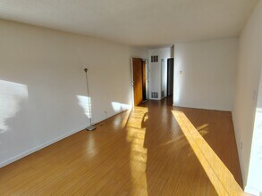 7920 Selma Ave in Los Angeles, CA - Foto de edificio - Building Photo