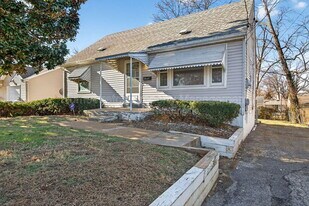 6029 Evergreen Blvd in Berkeley, MO - Building Photo