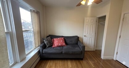 1056 Cambridge St, Unit 2F in Cambridge, MA - Building Photo - Building Photo