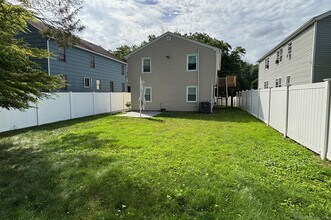 165 Nordstrand Ave in Fairfield, CT - Building Photo - Building Photo