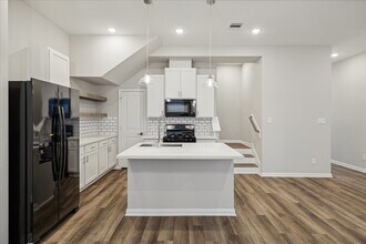 206 Clark Rd in Houston, TX - Building Photo - Building Photo