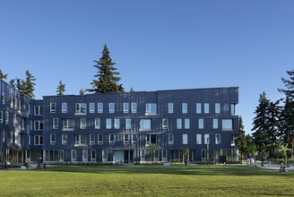 Rockwood Village Apartments in Portland, OR - Foto de edificio - Building Photo