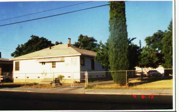 747-755 S Broadway Ave in Stockton, CA - Building Photo