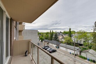 429-429 14 St NW in Calgary, AB - Building Photo - Building Photo