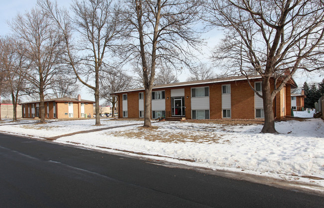 4111-4121 Nevada Ave N in Minneapolis, MN - Building Photo - Building Photo