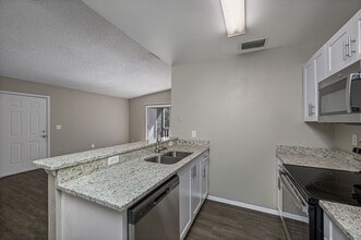 Glenbrooke in Sarasota, FL - Building Photo - Building Photo