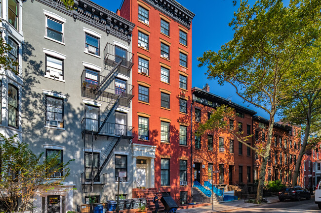 18 Sidney Pl in Brooklyn, NY - Foto de edificio - Primary Photo