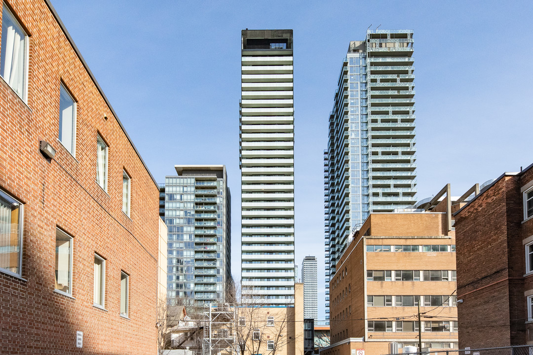 VOX Condos in Toronto, ON - Building Photo