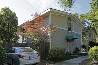 Midtown Manor Rooming House in Sacramento, CA - Foto de edificio - Building Photo