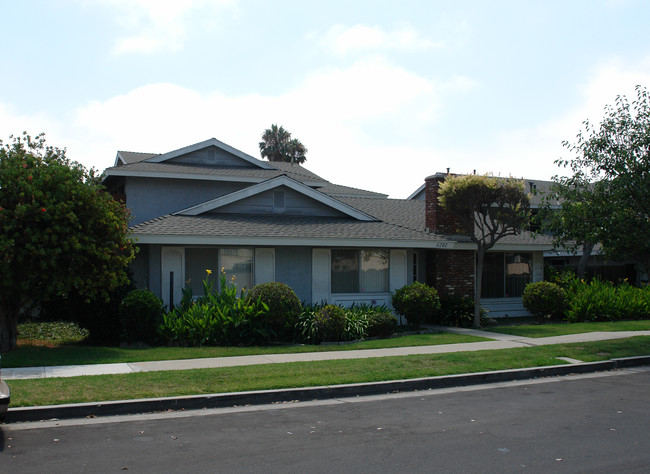 6202 Warner Ave in Huntington Beach, CA - Building Photo - Building Photo