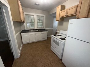 1318 Oak St in Columbia, SC - Foto de edificio - Building Photo