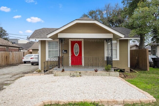 8209 Bangle St