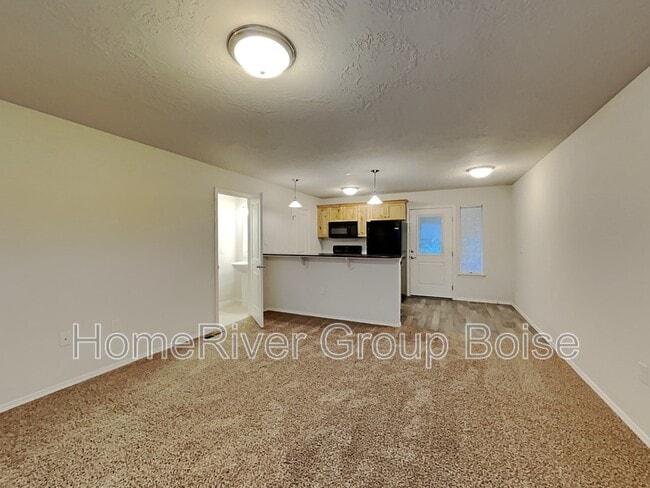1324 S Edgewater Cir in Nampa, ID - Building Photo - Building Photo