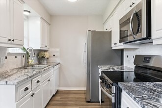 108 Annette Ln in Friendswood, TX - Building Photo - Building Photo