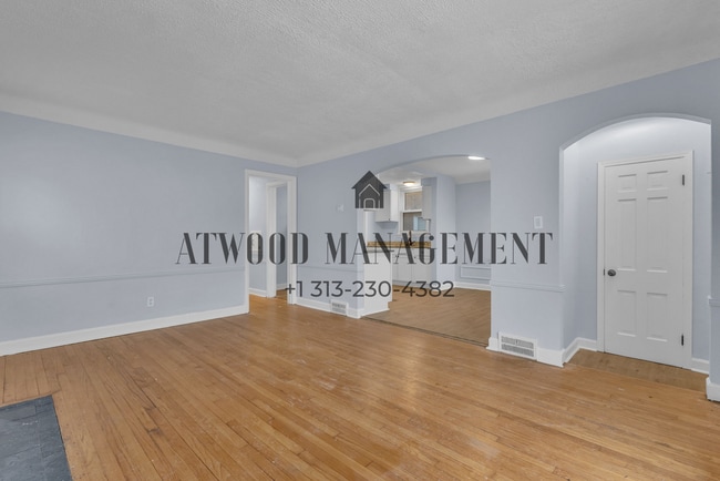 This beautifully updated 3-bedroom, 1-bath single-family home is ready for move-in!, Unit 06201 in Detroit, MI - Foto de edificio - Building Photo