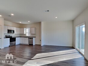 5549 Ladytown Ln in Crowley, TX - Foto de edificio - Building Photo